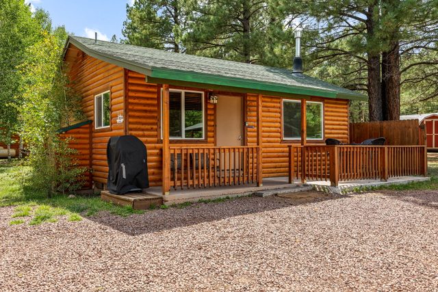 Lazy Trout Willow Cabin