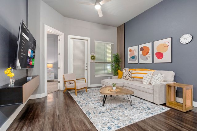 Luxe Flat w/ Pool & Free Parking•Walk to Riverwalk