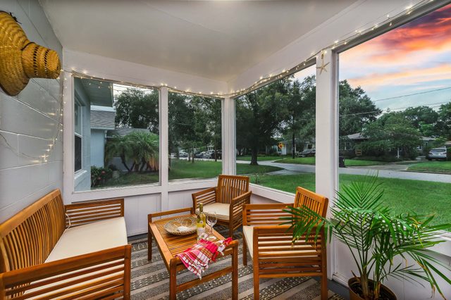 Stylish 2BR home w/ private entrance