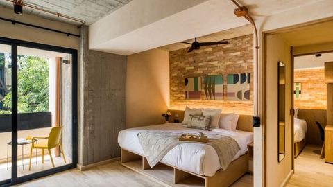 Caliza Roma | Tree-Top View Residence