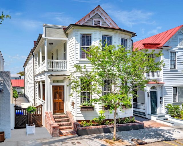 Luxury 8BR/6.5BA Downtown w Outdoor Space!