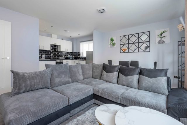 Stylish Elegant New Flat 5 Min from Elizabeth Line