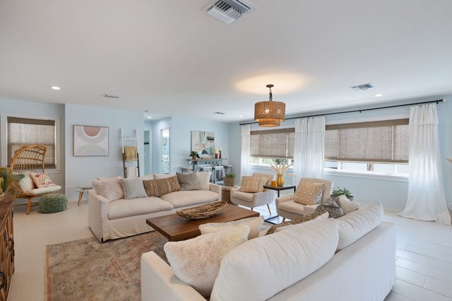 Sanibel Sunrise- Remodeled West End Home