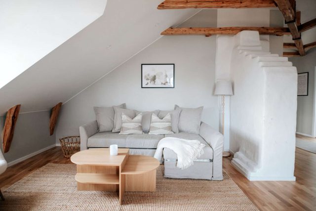 Spacious top-floor apt with beautiful roof beams — Stockholm