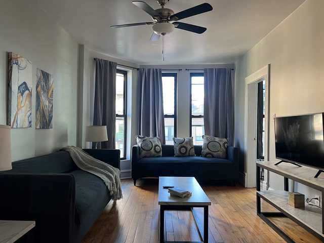 South Loop 3 Bedroom Apt — Chicago, IL