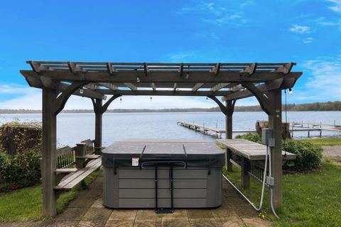 Lakefront Cottage with Hot Tub & Fire Pit