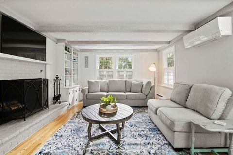 3 Min to Mayflower Beach, Dog Friendly!