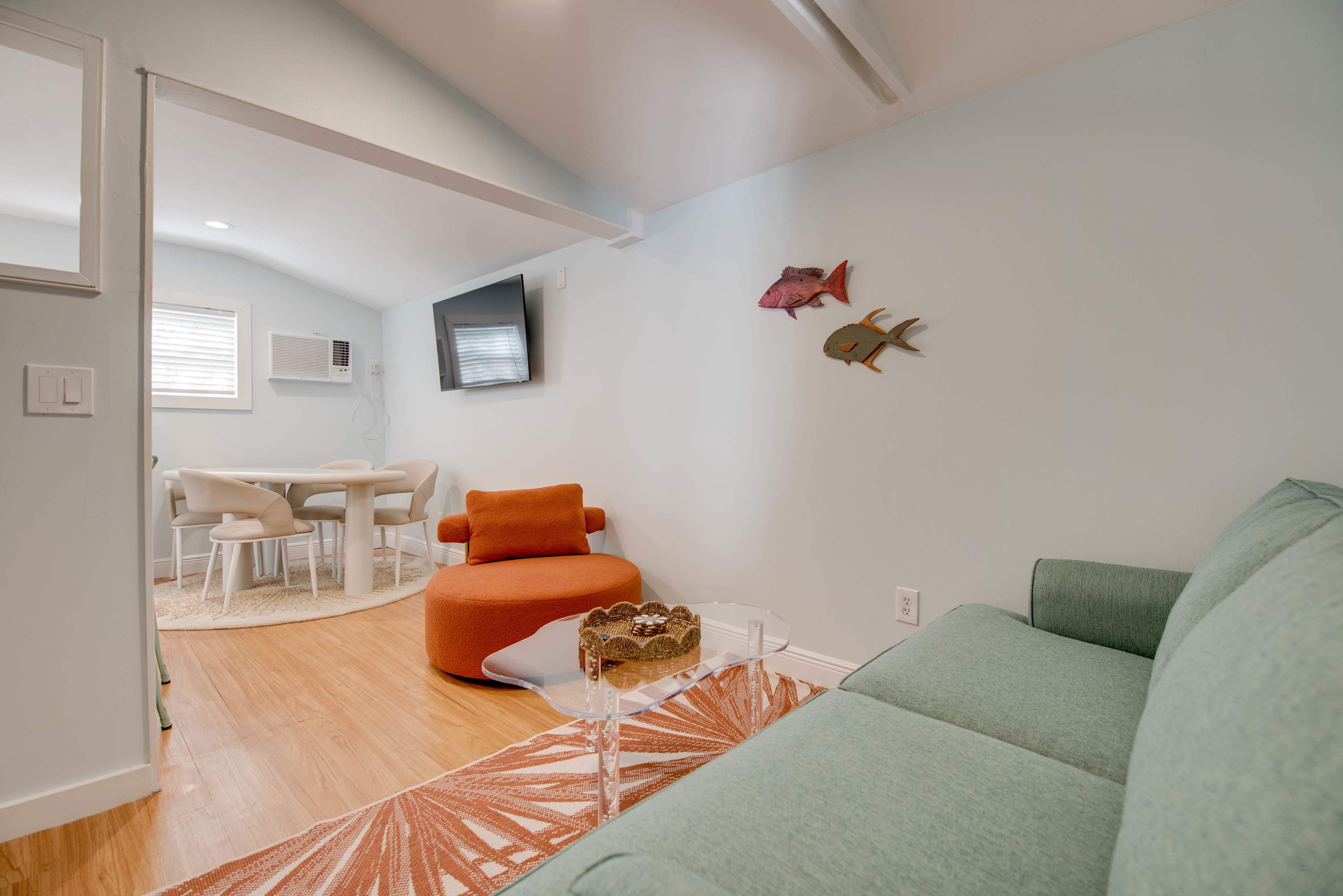 Shared Pool & Parking - The Cottage at James House