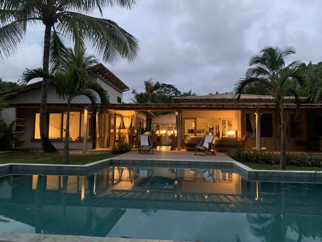 Luxury Cliffside Villa with Infinity Pool and Sea BAH073