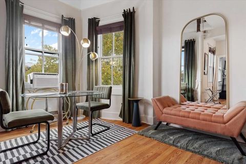 Chic 2-BR Loft Nestled Between Dupont & Logan — Washington, DC