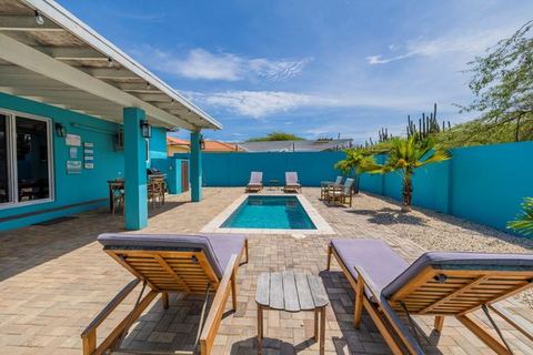 Comfortable 3 bedroom 3 bath home w/ private pool