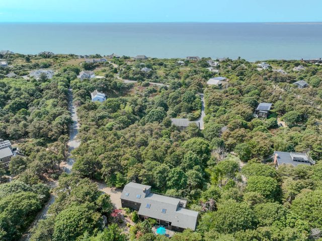 Stylistic Home and Easy Walk to the Beach!