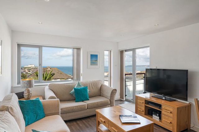 Modern Mews Home with Sea Views, Private Parking