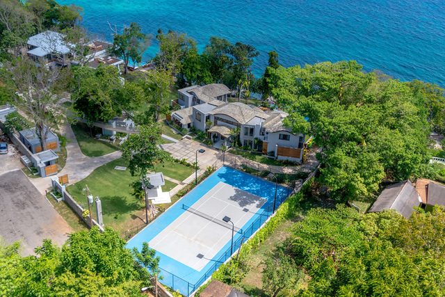 Promiseas — Ocho Rios, Saint Ann Parish