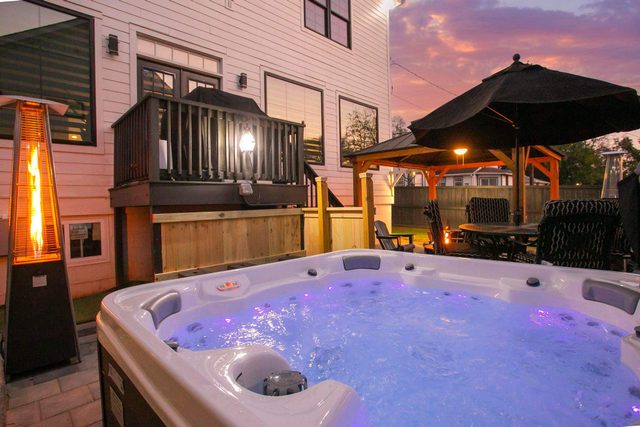 New Hot Tub, Spacious, Near Downtown