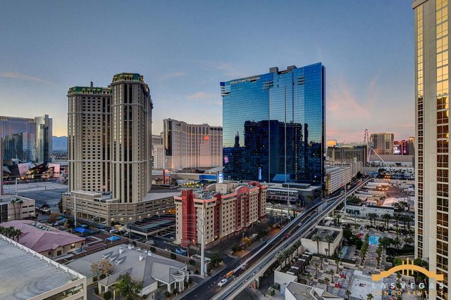 MGM Signature-Strip View Family Work Friendly
