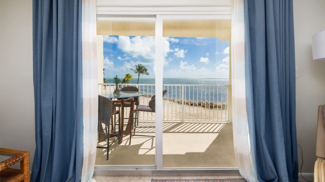 Whispering Palms | Sea Gulls 210 ~ Weekly Rental