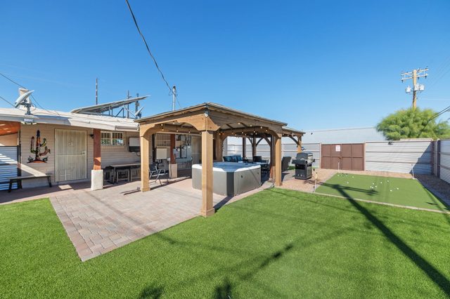 4BR 2BA Jacuzzi Putting Green Near Airport Unit B — Tucson, AZ