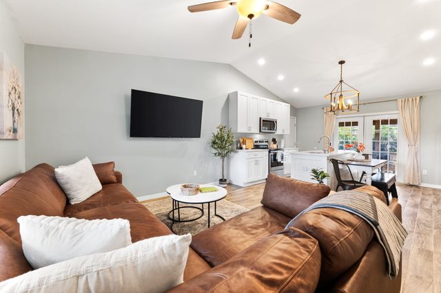Sleeps 8 -Near Shrine Club/Boat Ramp/Pet Friendly