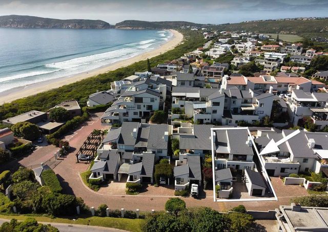 Sanctuary Beach Hideaway | 50m walk onto Beach — Plettenberg Bay, Western Cape