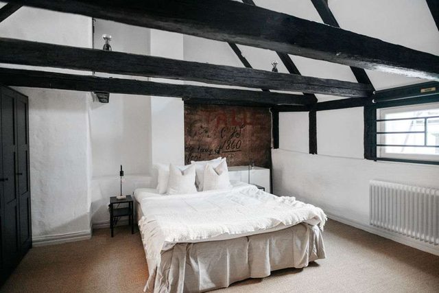 Cozy 2 floor apartment in Oldtown with roof beams — Stockholm