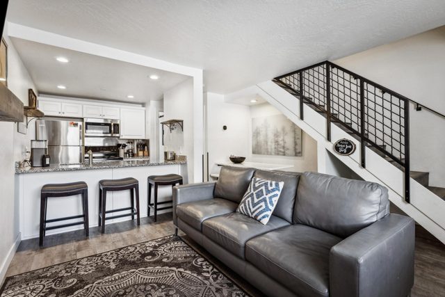 Bright 3BDR - Walk to Slopes or Park