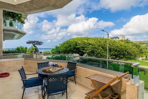 Chic downtown 2 bedroom condo at Coral Shell