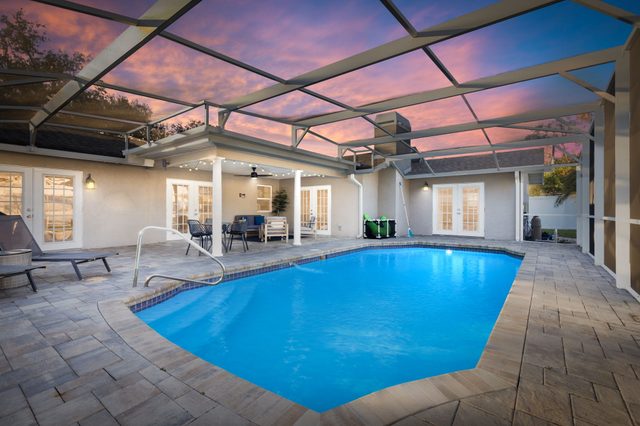 9 mins to Beach | Private Pool | BBQ Grill