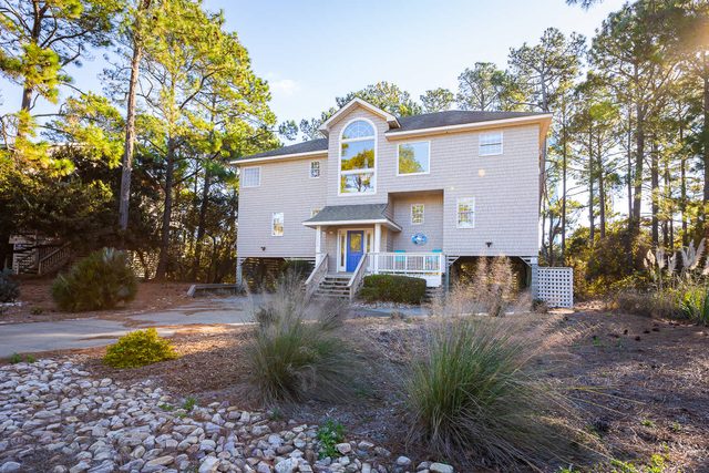 4min Walk to Beach with Resort Pool, Gym, Hot Tub