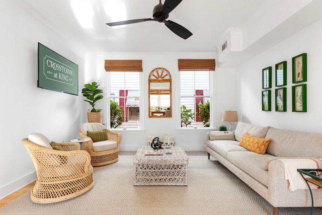 Spacious 3bd w. Pool + Parking, right off King!