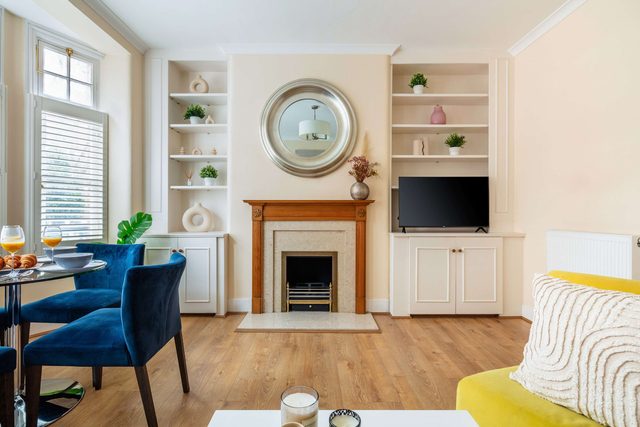 Stylish 3BR 2BA in Mayfair by Hyde Park