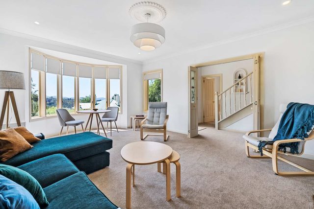 "Lizzy's Hideaway" – Close to City, Sleeps 6.