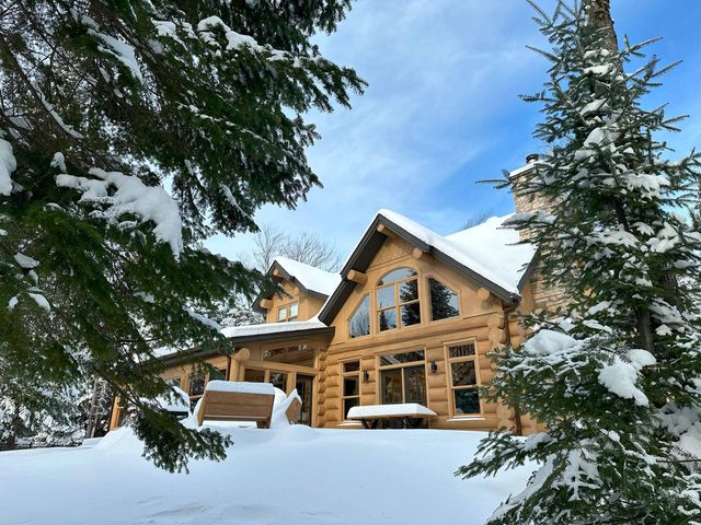 Blue Bear Spa ,private pool & lake access — Mille-Isles, Quebec