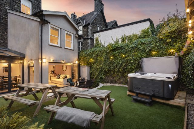 Rosemount X3 Bed Townhouse & Hot Tub | Ridgestone