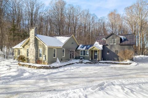 Renovated 4-BR Country Retreat | 5 Min to Okemo