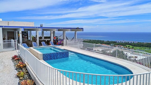 Aqua Green | Breathtaking views with a private salt water pool