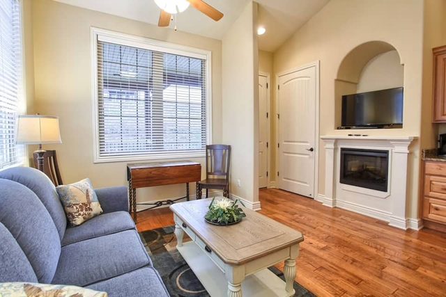 L-9 Cozy, clean close to SDC stunning views