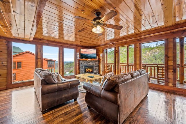 Luxury Cabin, Sleeps 12・Pool, Hot Tub, View, Games