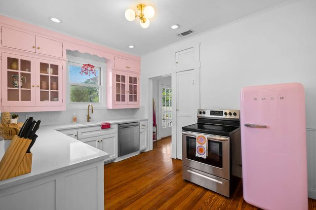 Pink Duchess - Mins to Main, Hot Tub & Fire Pit — Fredericksburg, TX