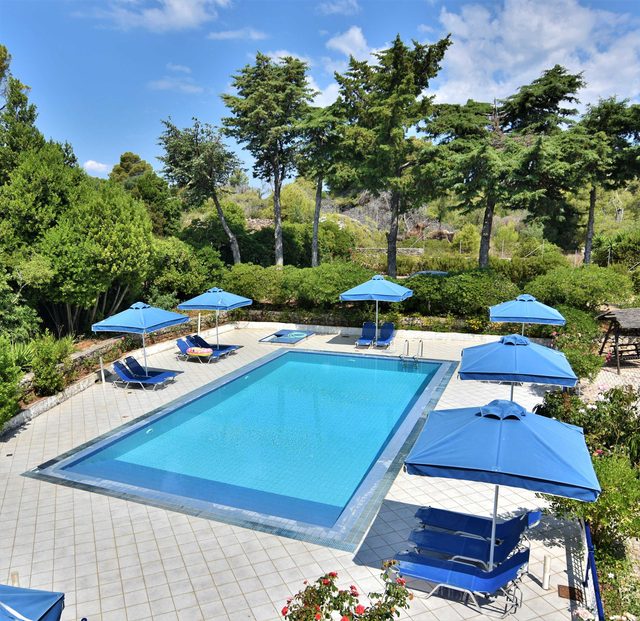 BlueWhite Studio - Garden by the Pool
