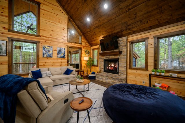 Red Fern Cabin | cozy couples cabin | hot tub