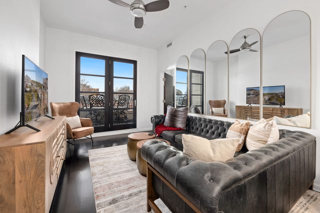 Fay Flat-ON Dickson St-Downtown High Rise Suite