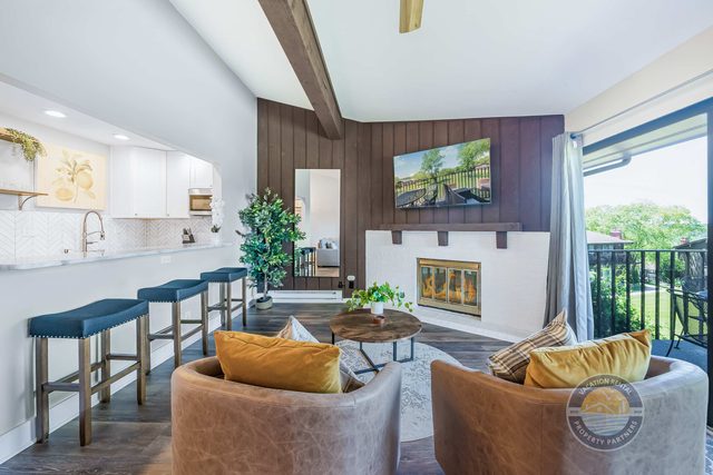 Lake Geneva 1BR Condo: Lake Como View, Fireplace