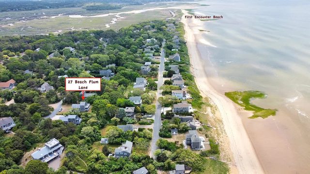 Walk to beach, private patio!