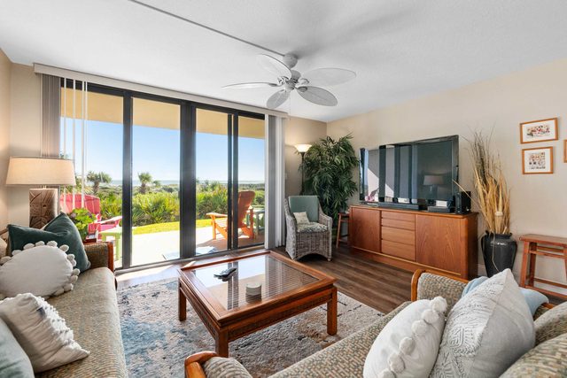 Catch the Breeze l Direct Oceanfront l Heated Pool
