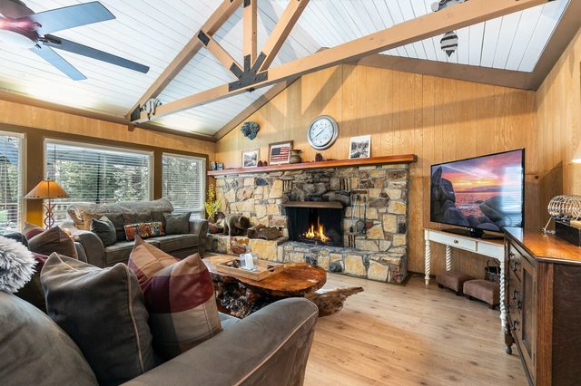Classic 3BD and Loft Tahoe Cabin with Hot Tub