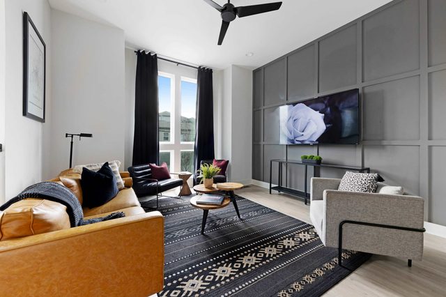 The Bluestem - Stylish Design, Rooftop w/ Firepit!