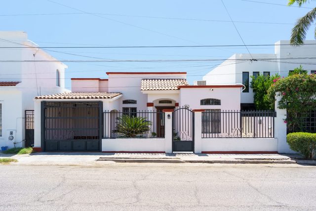 Exclusive House in Buganvillas, 3 Bedrooms with Patio