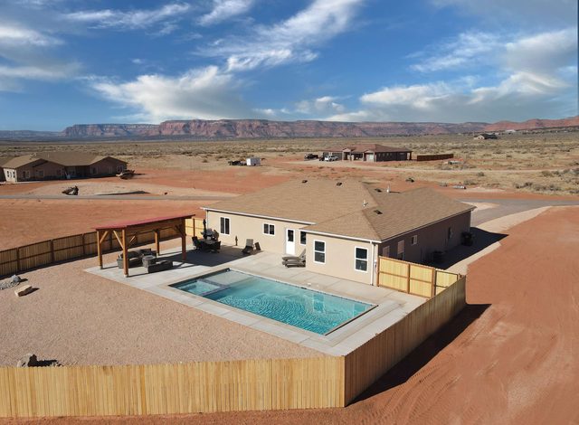 Kanab Escape w/ Pool, Hot Tub + Red Rock Views