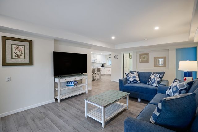 Blue Lagoon | Gorgeous condo with heated pool and spa, steps to beach